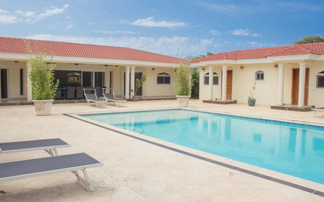 Touch of elegance! 6 Bedroom near the beach