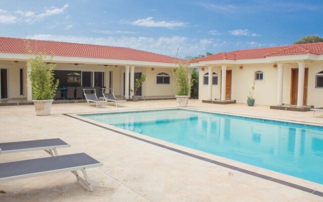 Touch of elegance! 6 Bedroom near the beach