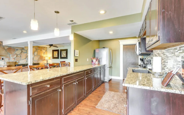 Deck & Boat Dock: Lakefront Getaway in Camdenton