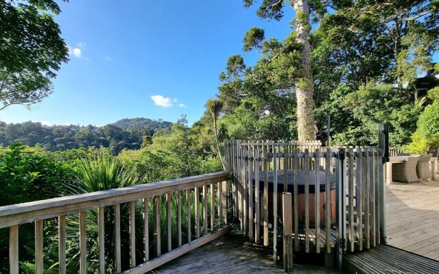 The Kauri Retreat - Sea Views & Spa Pool