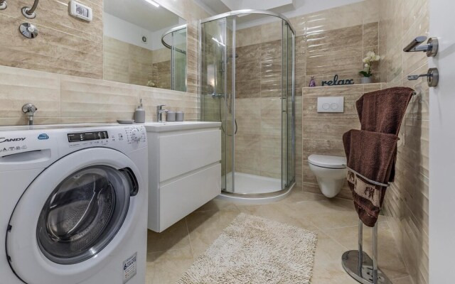 Nice Apartment in Liznjan With 1 Bedrooms and Wifi
