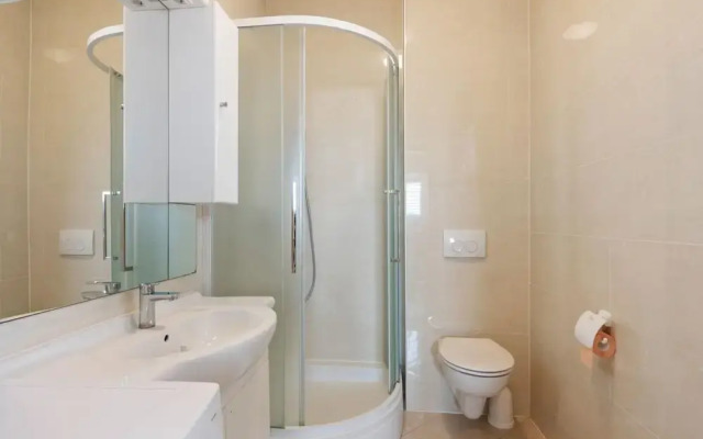 Simplistic Apartment in Neviđane near Sea Beach