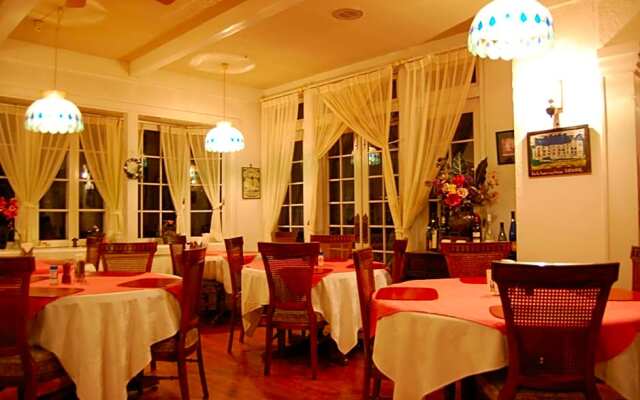 Petit Hotel and Restaurant Air Mail