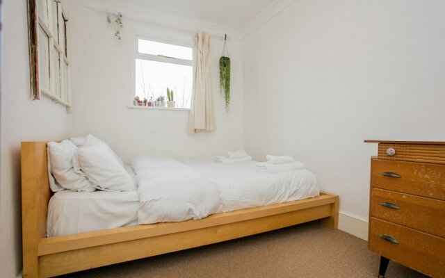 2 Bedroom Flat In Peckham