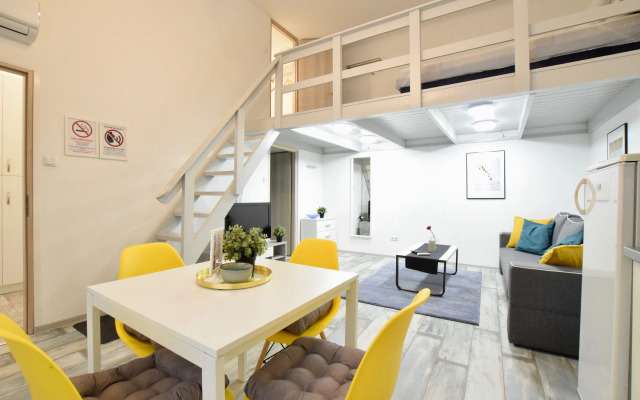 Robinia Apartment