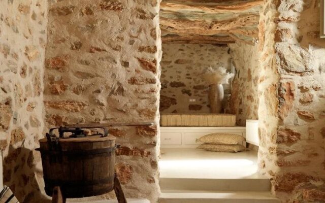Themonies Luxury Suites