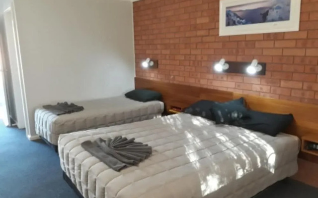 Castlereagh Motor Inn