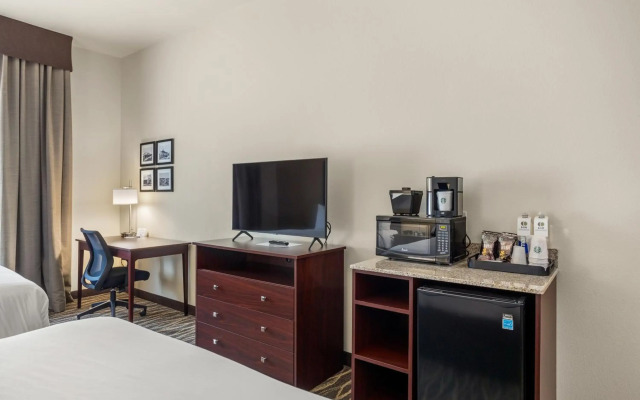 Cobblestone Hotel & Suites - De Pere/Green Bay