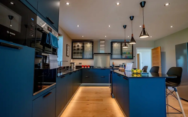 Host Stay Hilltop House