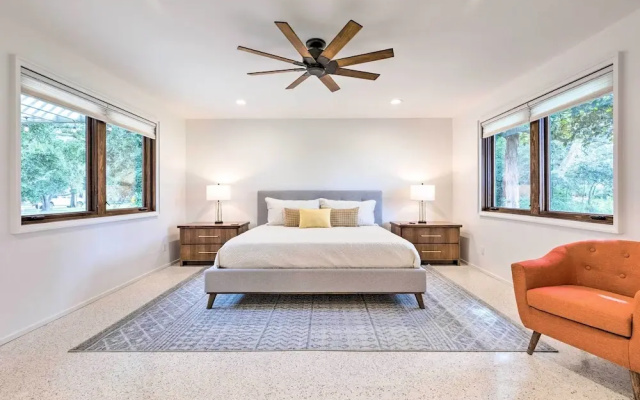 Mid-century Dream Home < Half-mile to Beach!