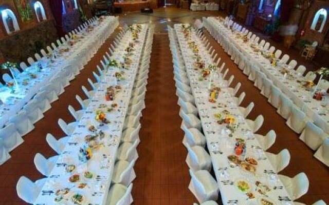 Hotel Trylogia