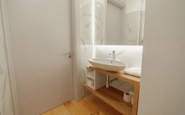 Heart OF Porto Apartment B Terrace by Vacationy