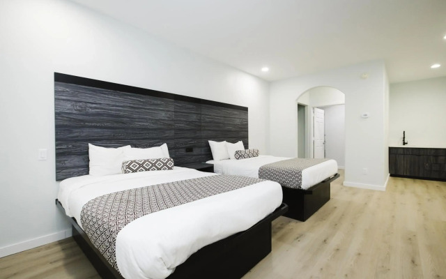 Sapphire Inn and Suites