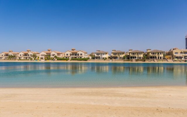 Palm Jumeirah Villa in Frond E by Deluxe Holiday Homes