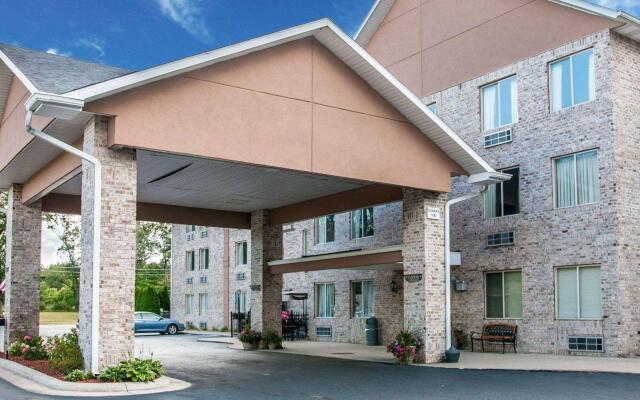 Comfort Inn Whitehall near Michigan's Adventure