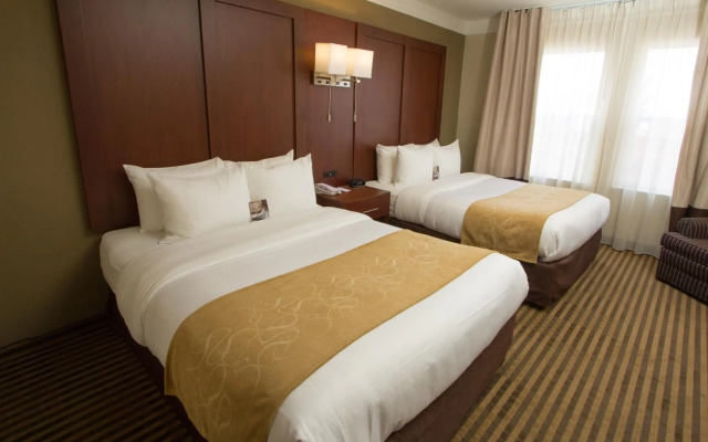 Comfort Suites Visalia Convention Center
