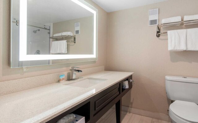 Quality Inn & Suites Dixon near I-88