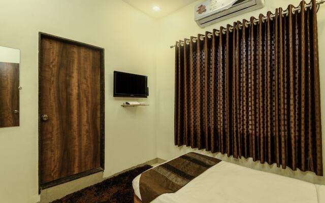 OYO Flagship 17270 Hotel Leo Pride