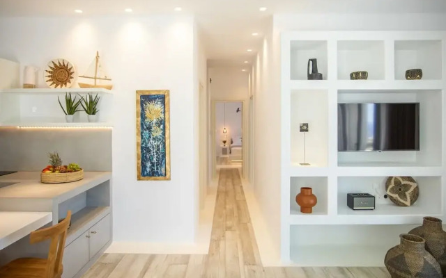 Nice Villa at Kalafatis Beach