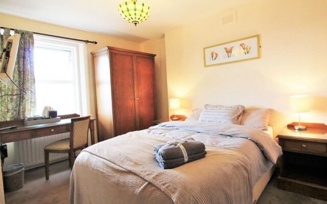 Summerfield Pub & Boutique Rooms