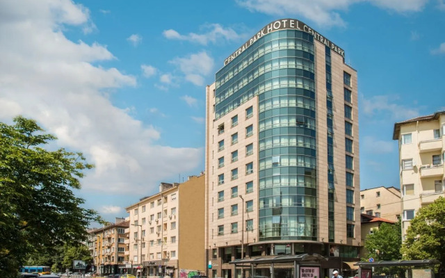 Rosslyn Central Park Hotel