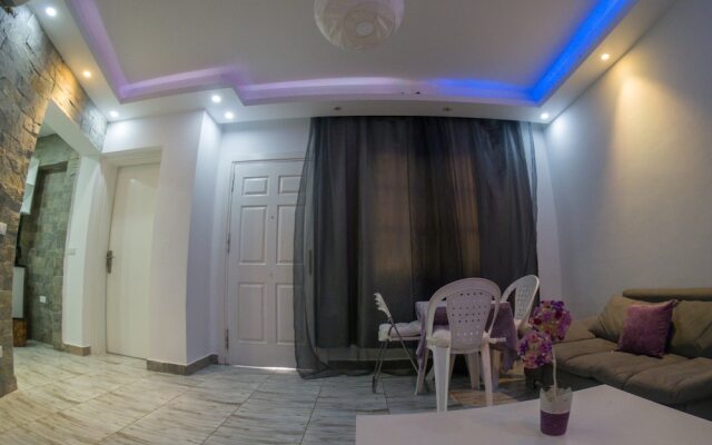 One Bedroom Apart Deep Purple by Pool