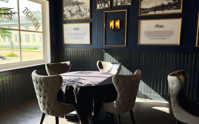 Midnight Sun, a Coast Hotel