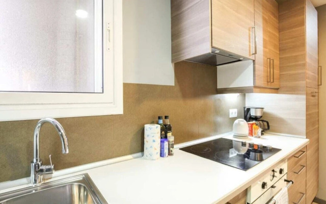 Lovely & Spacious 4 Bed, Sleeps 8 in BCN Center