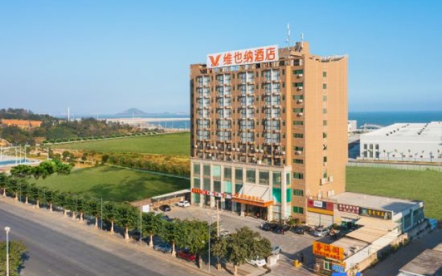 Vienna Hotel (Shishi Shihu Port Free Trade Zone Shop) — 3-star hotel in Quanzhou