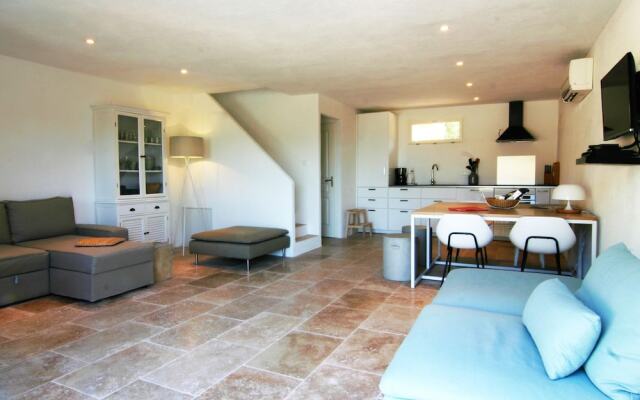 Modern House With Roof Terrace, Near the Popular St. Maxime