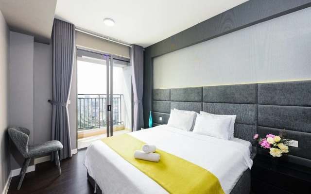 REM Rivergate Garden Pool Signature Apartments