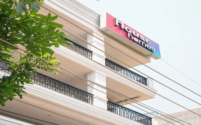 Housr 1 RK Apartment Sec 28 Gurgaon Mega