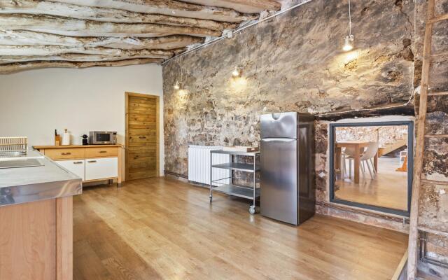 Rustic Cottage in Fraga With Private Garden