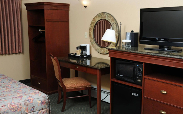 Pike's Waterfront Lodge