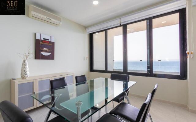 Unique Seafront 3BR, Sliema beach - AC & WiFi by 360 Estates