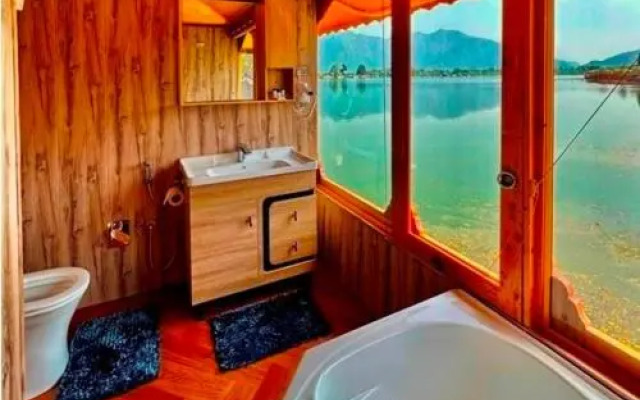 New Zenith Group of Houseboats