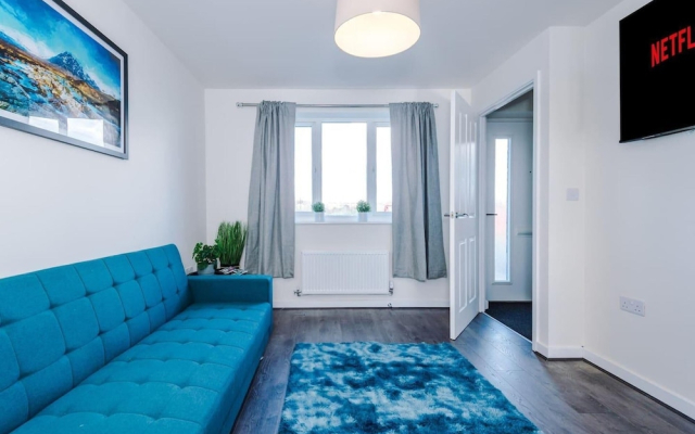 Stunning 2-bed House in Manchester With Canal View