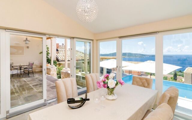 Nice Home in Brsecine With Wifi and 3 Bedrooms