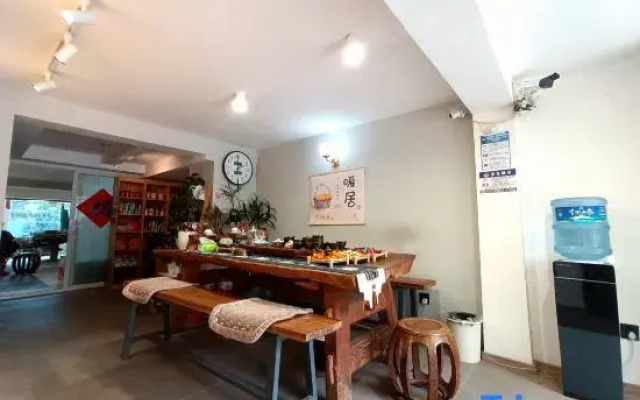 Pig Pig • Shiguang Inn