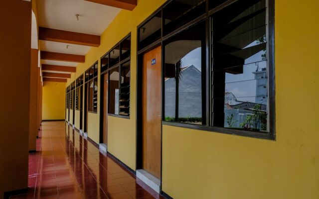 Uniga Malang Family Residence by OYO Rooms