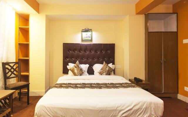 OYO 12370 Royal Sarava