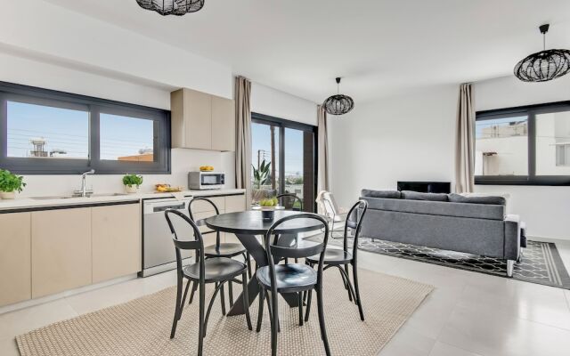 Sanders Only - Lovely 1-bdr Apt With two Balconies