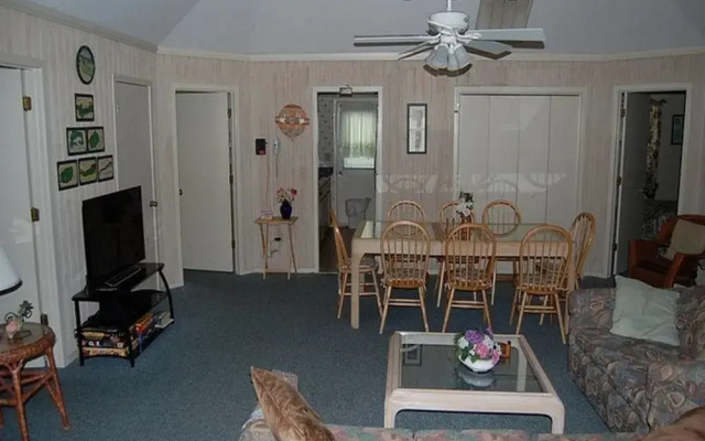 Guest G 61 4 Br Cottage by RedAwning