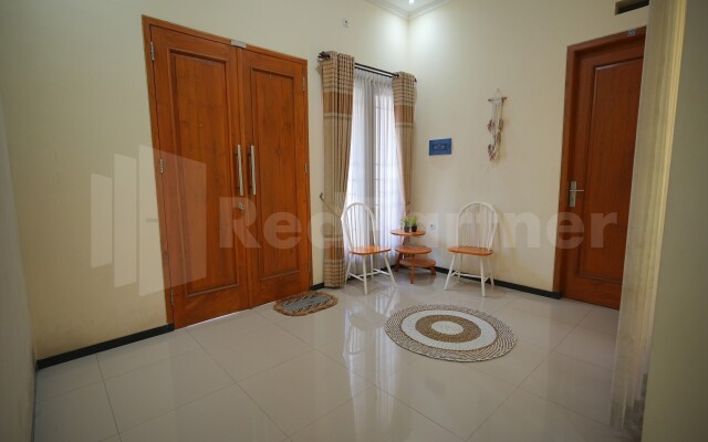 One & Quin Guest House Syariah