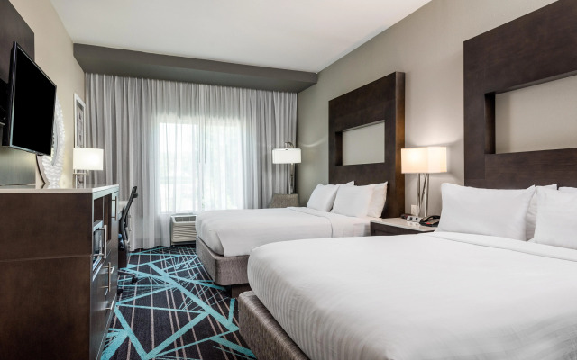 Holiday Inn Express & Suites : Charlotte Airport