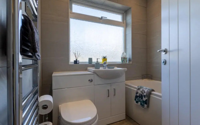 Altham Place-fully Refurbished 2-bath Bungalow