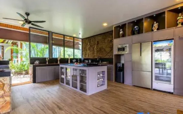 Secluded Oasis for Family and Friends (BM5)