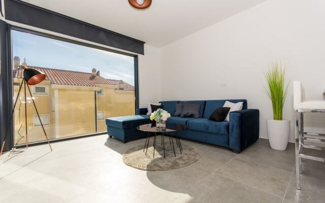 Luxury Apartments Royal M with Pool