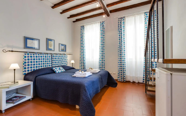 Piazza dei Satiri Apartments