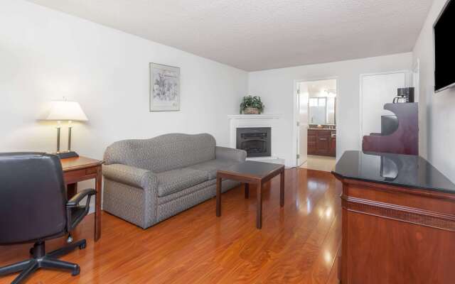 Days Inn & Suites by Wyndham Sunnyvale